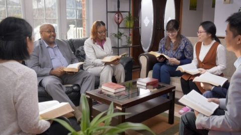 Noi acceptăm lucrarea lui Dumnezeu din zilele de pe urmă, dar spuneți-ne cum trebuie să experimentăm judecata și mustrarea Sa ca să putem primi adevărul și viața, să scăpăm de natura noastră păcătoasă și să dobândim mântuirea pentru a intra în Împărăția cerurilor?